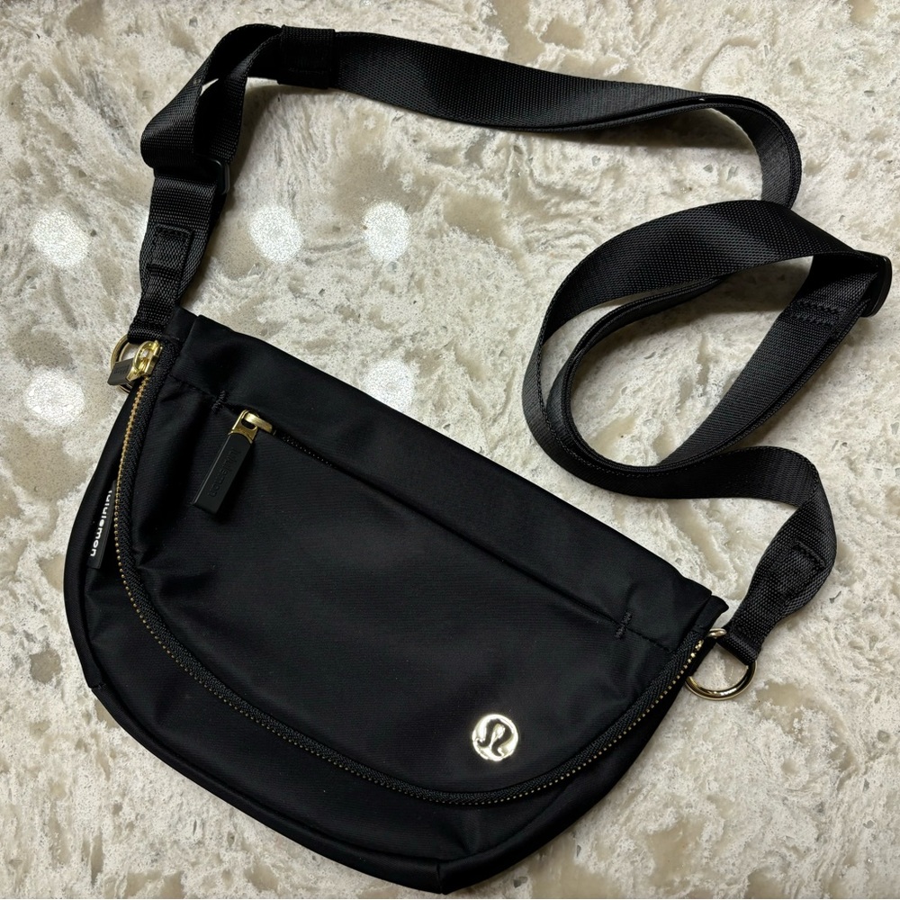 Lululemon all night festival bag 2L black and gold